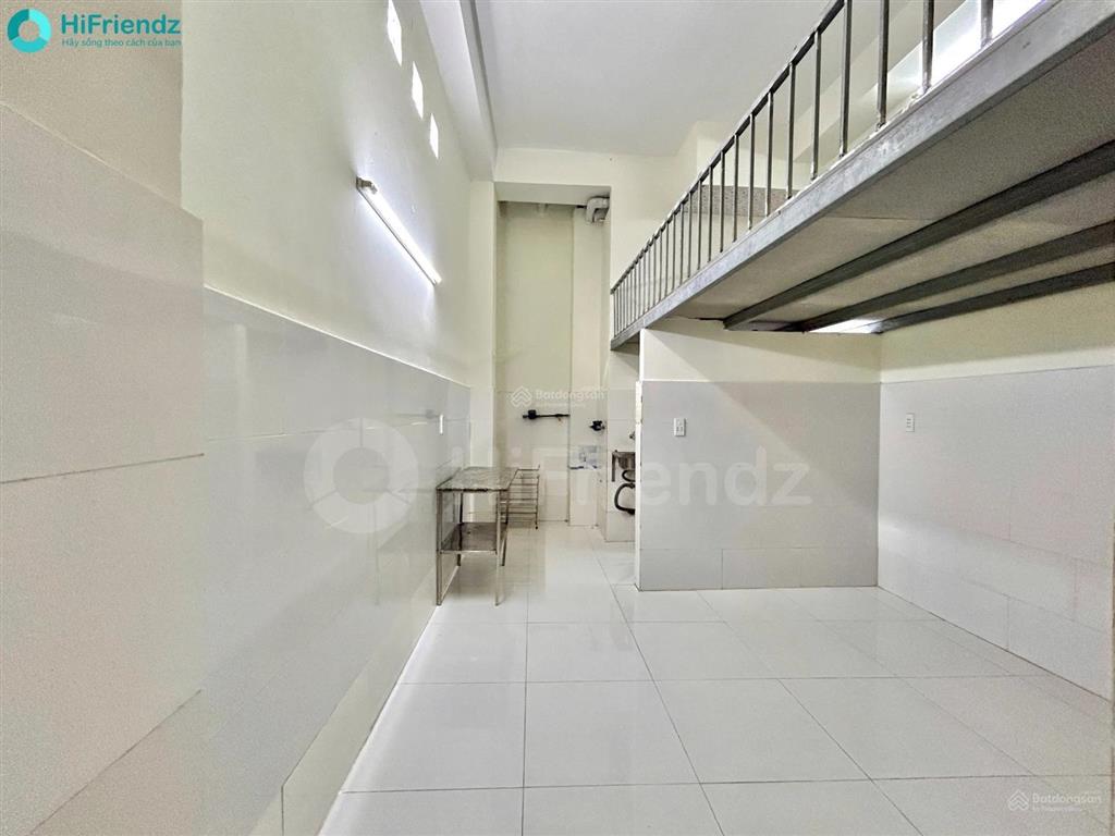 Cho thuê phòng gác cao 1m8  thang máy bảo vệ 24/24  ngay lê văn sỹ gần q3 q10 q1