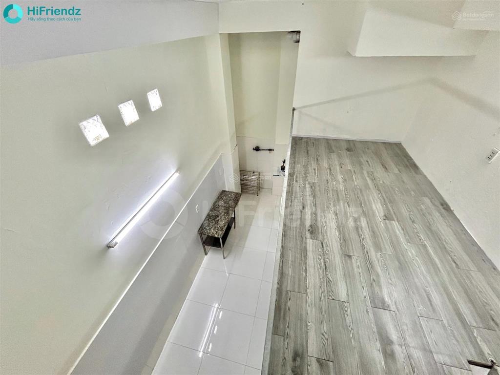 Cho thuê phòng gác cao 1m8  thang máy bảo vệ 24/24  ngay lê văn sỹ gần q3 q10 q1