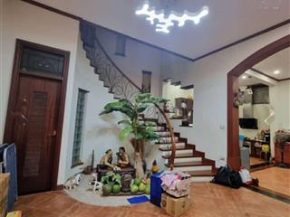 Siêu biệt thự cầu giấy 212m2, mt 8m toàn quan chức cấp cao  bảo vệ canh gác 24/7  an ninh đỉnh