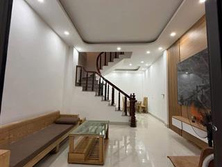 Lô góc hoàng mai, 50m ô tô, ngõ trước nhà 2.5m, mặt tiền đẹp, sổ đỏ cc, qh ổn định, full nội thất