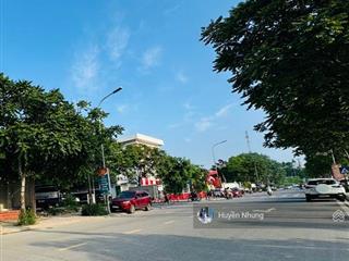 Siêu phẩm long biên  mặt phố kinh doanh  view hồ  thang máy  gara  8 tầng  dt 120m, hiếm