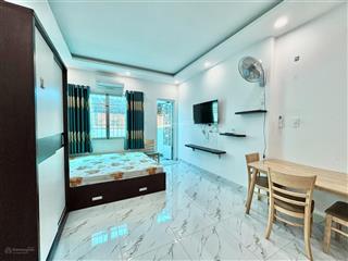 Studio ban công cửa sổ ngay trung tâm q1 q4  máy giặt riêng, thang máy