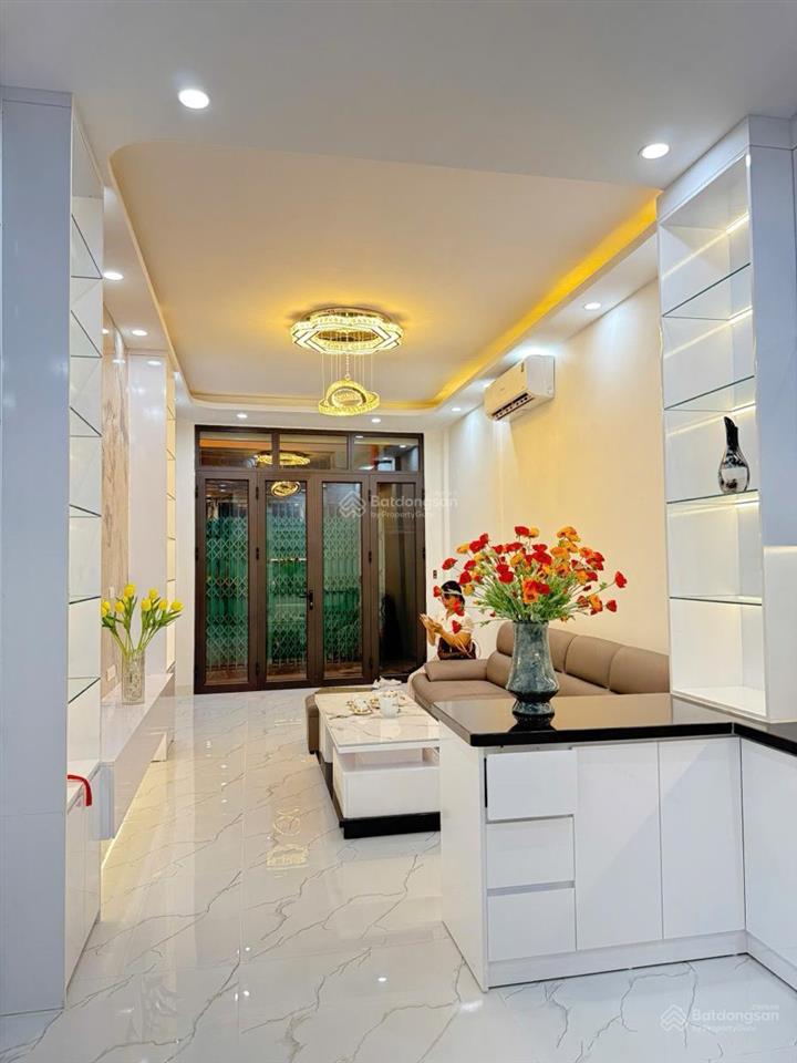 Cần bán nhà phố đặng văn ngữ, ngõ nông rộng, gần phố, gần hồ, nội thất hiện đại, 35m2x5 tầng