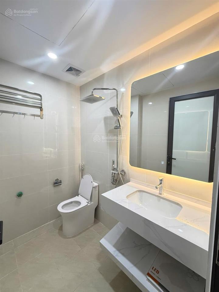 Cần bán nhà phố đặng văn ngữ, ngõ nông rộng, gần phố, gần hồ, nội thất hiện đại, 35m2x5 tầng