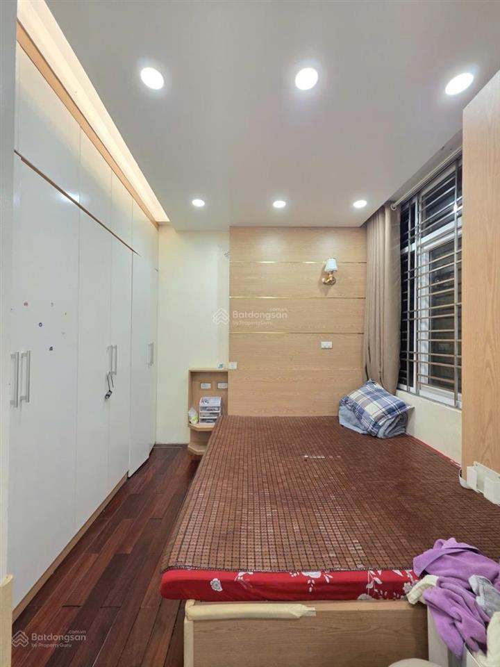 Cần bán nhà đẹp phố hoàng cầu, nhà đẹp ở ngay, nhỏ xinh hiếm có, vị trí gần phố gần hồ, 33m2x5t