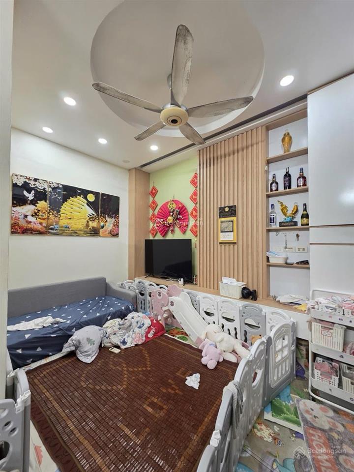 Cần bán nhà đẹp phố hoàng cầu, nhà đẹp ở ngay, nhỏ xinh hiếm có, vị trí gần phố gần hồ, 33m2x5t