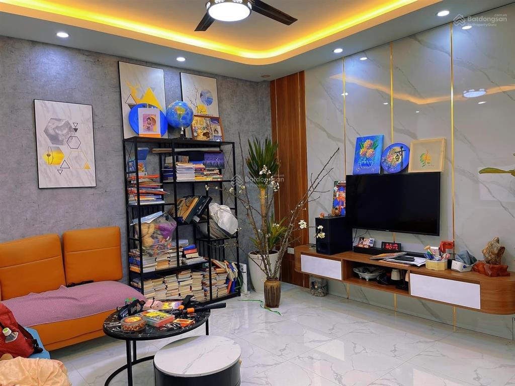 Sót lại nhà riêng huỳnh thúc kháng, mặt ngõ phân lô, vf8 vào nhà, gần trường đh ngoại thương, luật