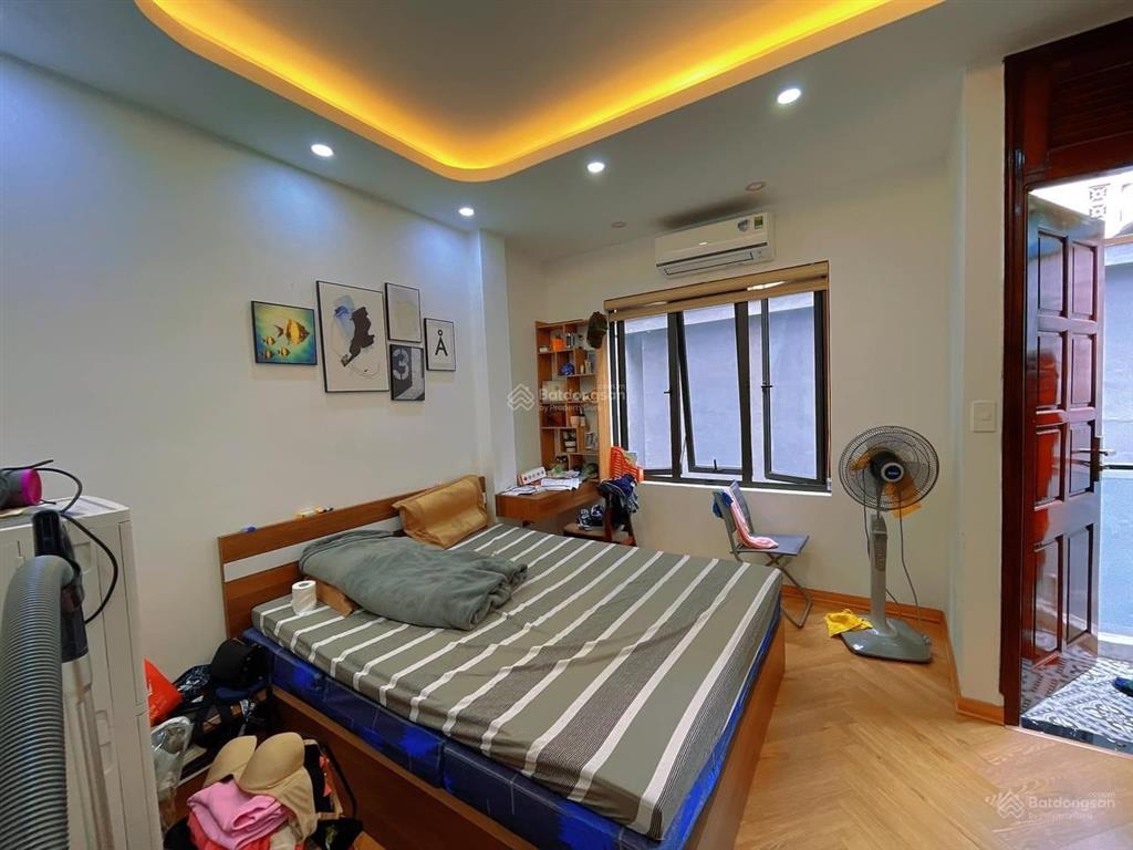 Sót lại nhà riêng huỳnh thúc kháng, mặt ngõ phân lô, vf8 vào nhà, gần trường đh ngoại thương, luật