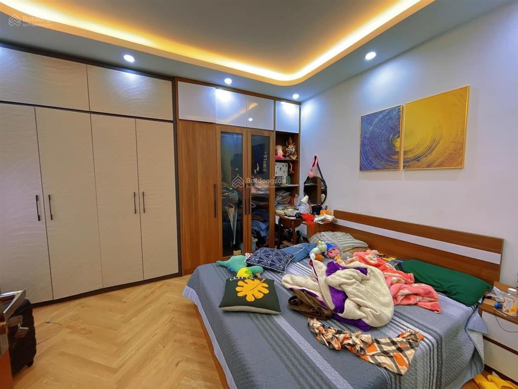 Sót lại nhà riêng huỳnh thúc kháng, mặt ngõ phân lô, vf8 vào nhà, gần trường đh ngoại thương, luật