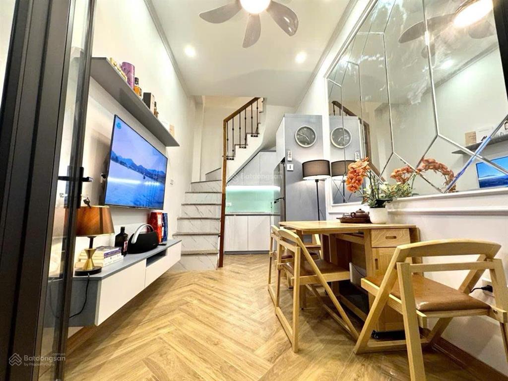 Cần bán nhà đẹp phố cát linh, ngõ nông, gần phố, gần đường tàu điện trên cao, giá hợp lý, 42m2x5t