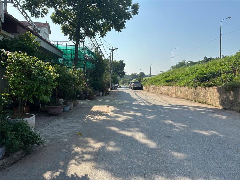 Bán đất tại đông dư, bát tràng, 119m2, pháp lý đầy đủ đường ô tô 16 chỗ đỗ tận cửa