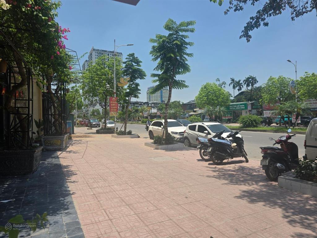Bán đất bồ đề cực hiếm 102 ôtô 7 chỗ vào đất,120m2 chỉ 24 tỷ,mặt phố hồng tiến hồ điều hòa 20m,