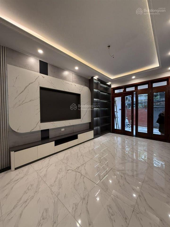 Nhag mới koong 6tầng thang máy kinh doanh on,thông mặt phố ngọc lâm,full nội thất 60m2 chỉ 11.2 tỷ