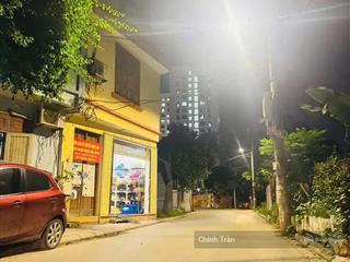 Bán nhà mặt phố gia quất long biên 35m 5 tầng mặt tiền 4,5m 6,65 tỷ thương lượng