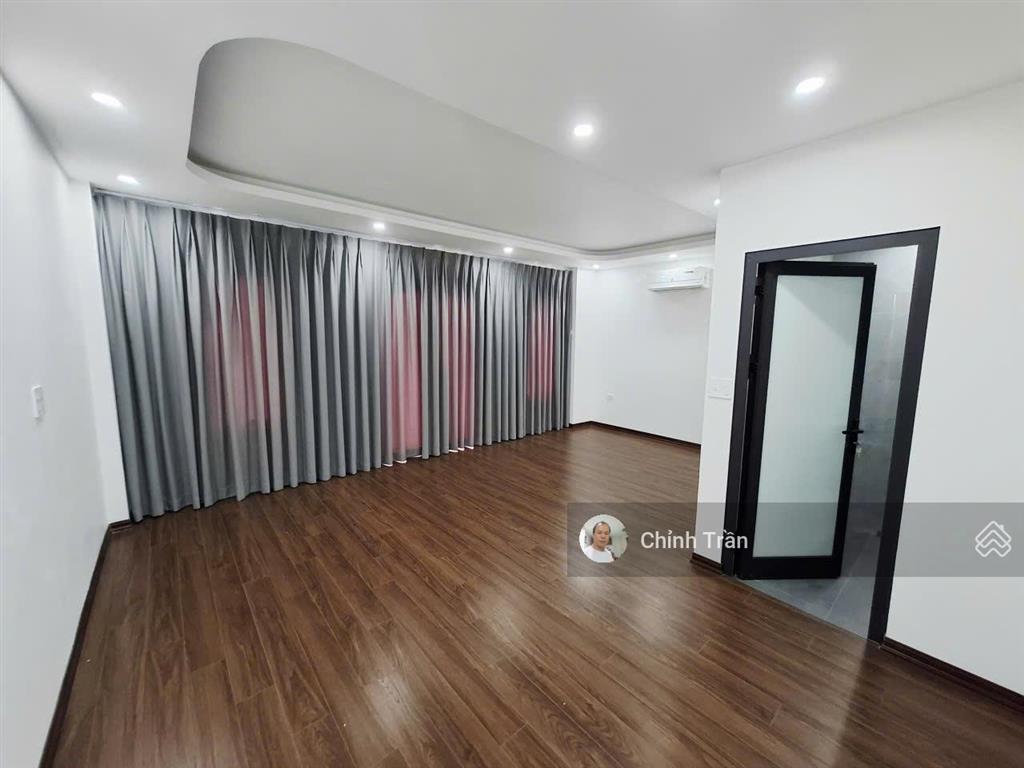 Bán tòa vp hỗn hợp. vừa ở vừa kinh doanh phố trạm long biên 75m2 7 t hơn 20 tỷ tl