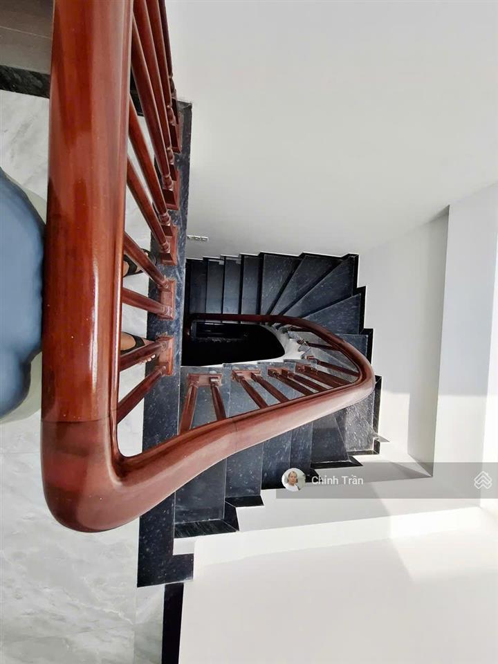 Bán tòa vp hỗn hợp. vừa ở vừa kinh doanh phố trạm long biên 75m2 7 t hơn 20 tỷ tl