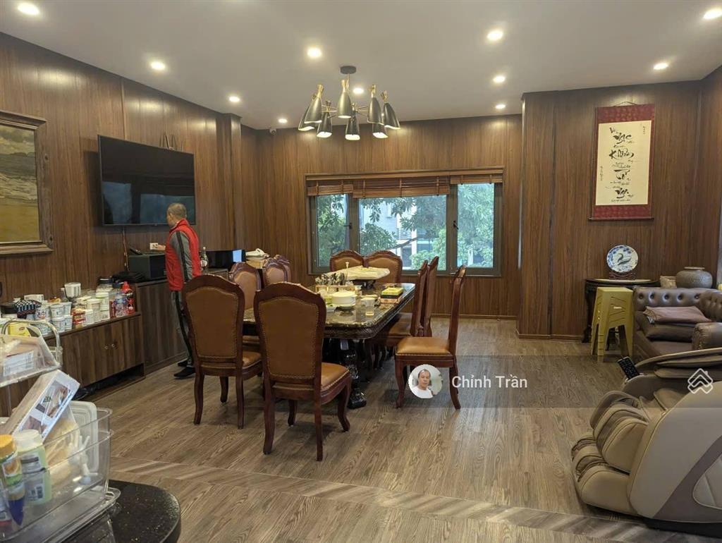 Cc bán tòa vp mặt phố vừa ở vừa kinh doanh. dòng tiền 120 triệu /tháng. sổ vuông đẹp bàn giao ngay