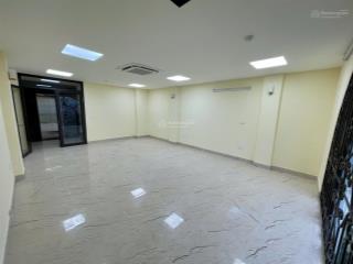 Cho thuê nhà nguyên căn 7 tầng, mới đẹp, thang máy, giá 35 triệu/tháng tại đội cấn, ba đình, hà nội