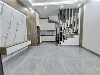 Cho thuê nhà phân lô phố trung kính, dt 40mx 5 tầng, ô tô đỗ cửa, giá 20 triệu/tháng