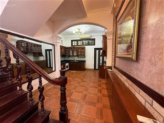 Cho thuê nhà riêng 4 tầng rộng 80m2 ở hào nam, cát linh, đống đa, hà nội, giá thuê 20 triệu/th.