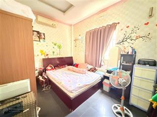 Hẻm nhựa xe hơi tránh  sát mặt tiền ung văn khiêm  chỉ nhỉnh 8t