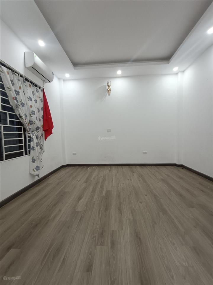 Rẻ nhất mễ trì chỉ hơn 7tỉ bán nhà 5 tầng 36m2  5m ra ô tô  dân xây chắc chắn  tặng nội thất.