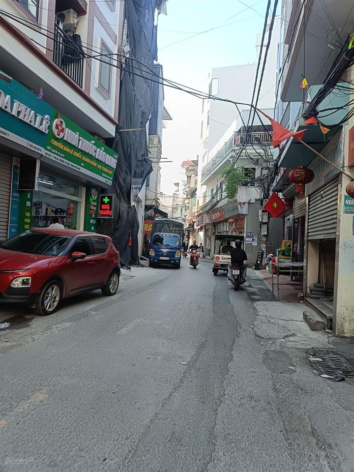 Rẻ nhất mễ trì chỉ hơn 7tỉ bán nhà 5 tầng 36m2  5m ra ô tô  dân xây chắc chắn  tặng nội thất.