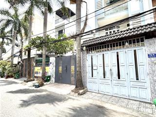 Giá đầu tư p. phước long b mặt đường nhựa xe hơi tránh nhau. dt 5x32m. khu phố khang trang