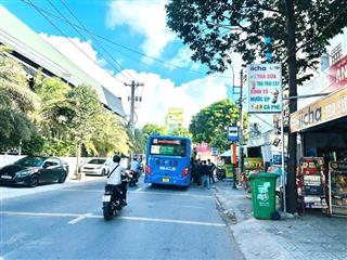 Nhà mặt phố 3 tầng ngay khu xầm uất nhà hàng khách sạn coffee. giá cực tốt bề ngang lớn cực hiếm