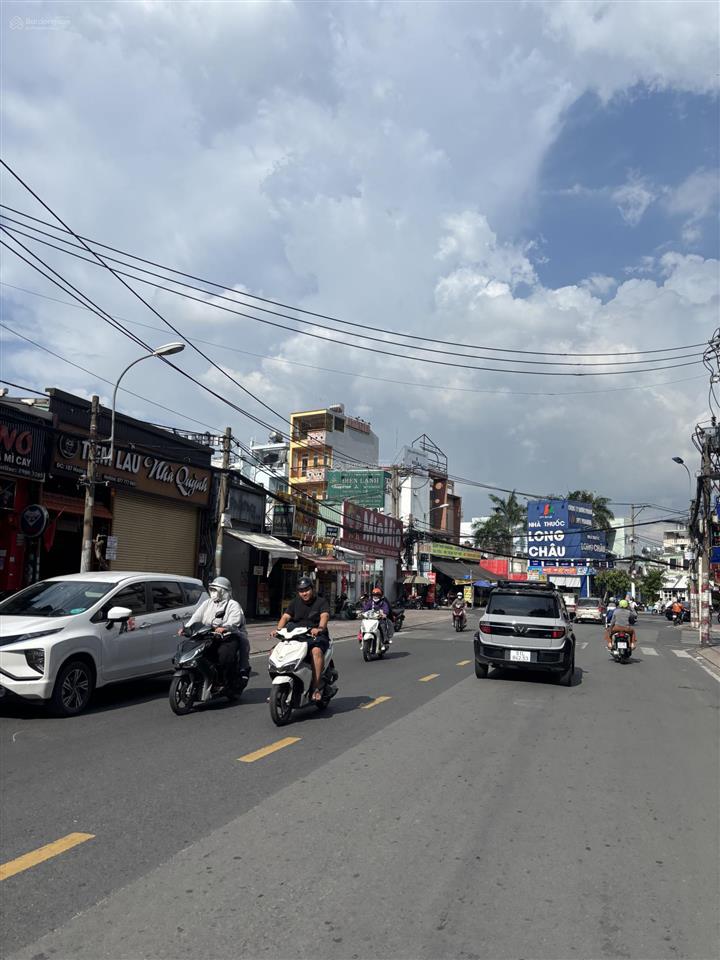 Đối diện vimcom lê văn việt nhà xinh diện tích lớn ngang 5m x20m sổ vuông  không có nhà so sánh