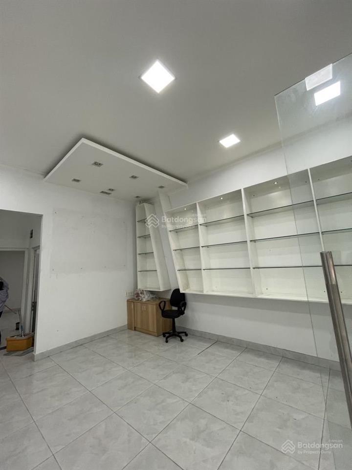 Giá tốt trung tâm quận 9 mặt đường kinh doanh chính sầm uất mọi ngành nghề. hiện trung tâm anh ngữ