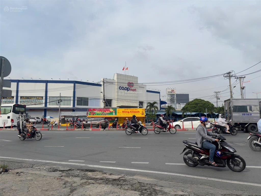 Giá tốt trung tâm quận 9 mặt đường kinh doanh chính sầm uất mọi ngành nghề. hiện trung tâm anh ngữ