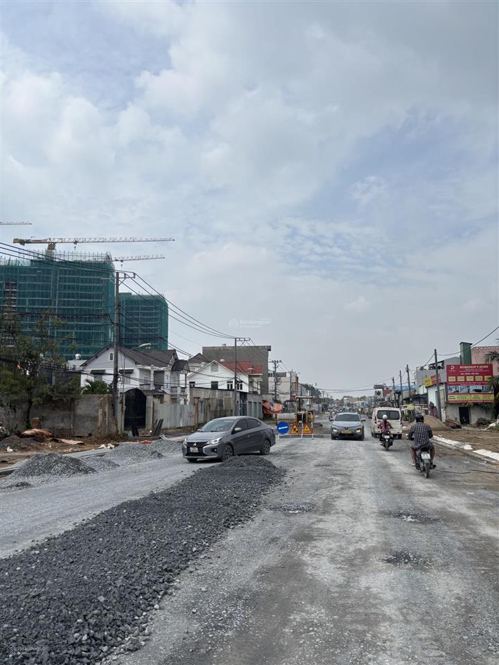 Lô đất mật đường lò lu rộng 20m. kinh doanh đầu tư lâu dài xây văn phòng . xầm uất