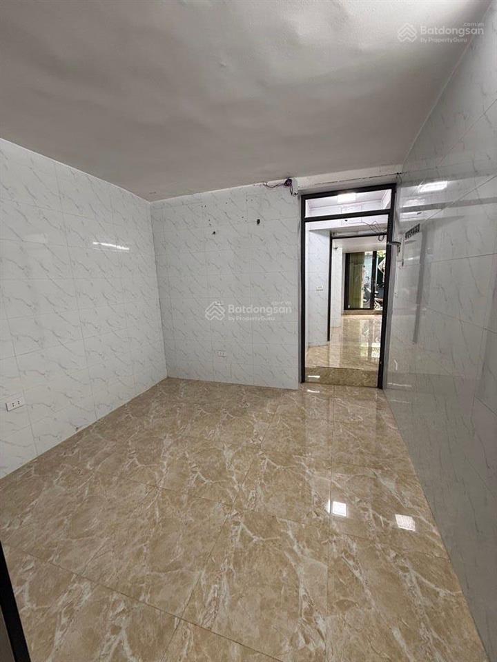 Bán căn tập thể tầng 1 diện tích rộng gần chợ. kinh doanh tốt giá hợp lý