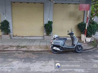 Đường quang trung  tấp nập người qua, nhưng chỉ có 1 lô đất đủ yên tĩnh để gọi là nhà