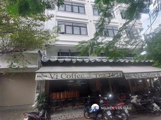 Bán căn hộ dịch vụ mặt tiền đs2, phường 7, với 45 phòng, cho thuê khoán 200 triệu/tháng, giá 60 tỷ