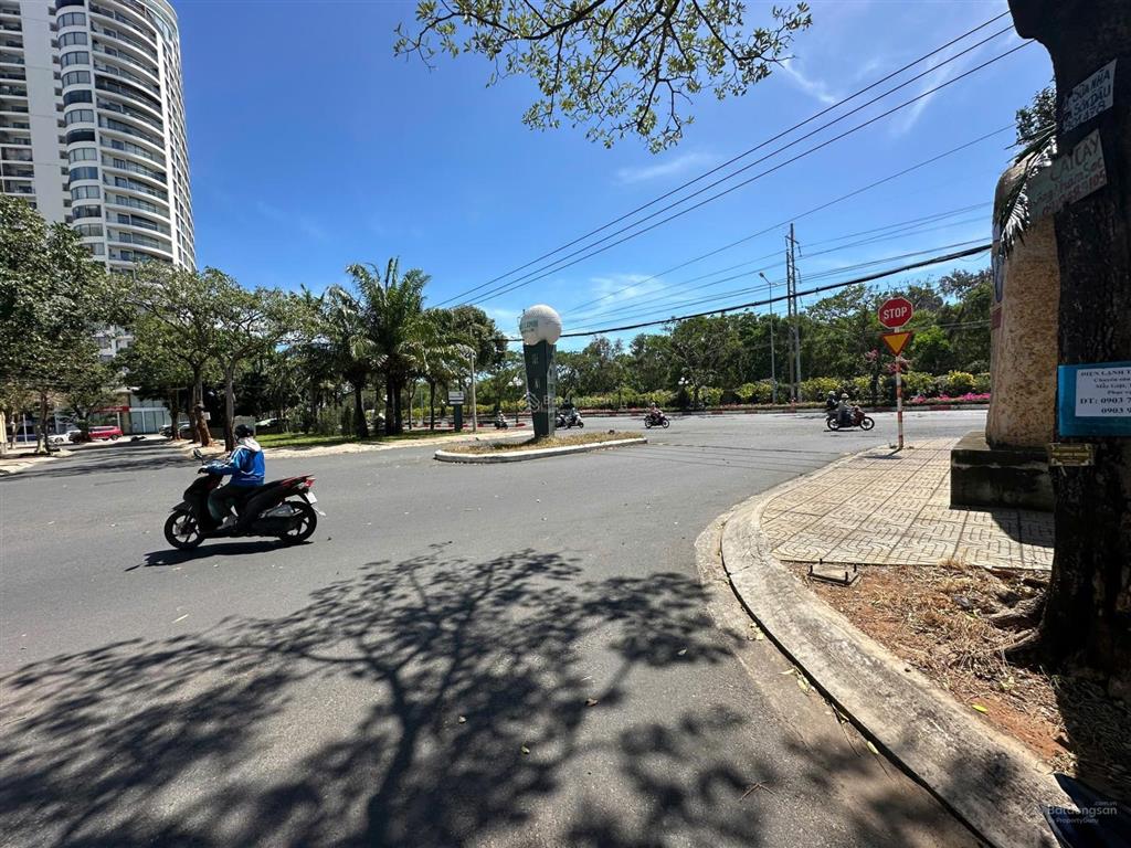 Mr. hiếu dic  bán đất 3 mặt tiền khu đô thị chí linh vũng tàu vị trí đẹp, siêu hiếm. giá 95tr/m2