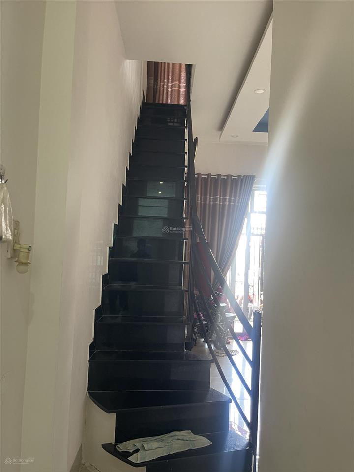 Cần bán nhà 1 trệt một lầu đông mương tđc hòn xện p. bắc nha trang 60m2 ngang 4m chỉ 4,8 tỷ