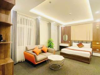 Bán khách sạn 3 sao quận Cầu Giấy, View Hồ, 155m2, 9 tầng, 71 tỷ