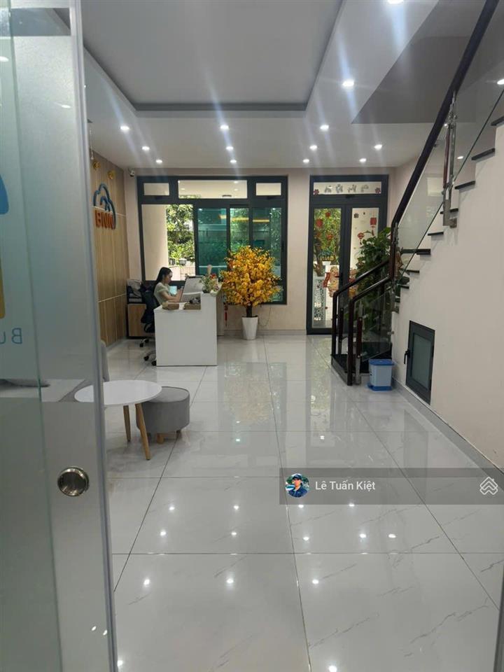 Nhà nguyên căn cho thuê giá tốt 30tr/tháng. dt 5x23. vị trí đẹp thoáng mát tại vạn phúc