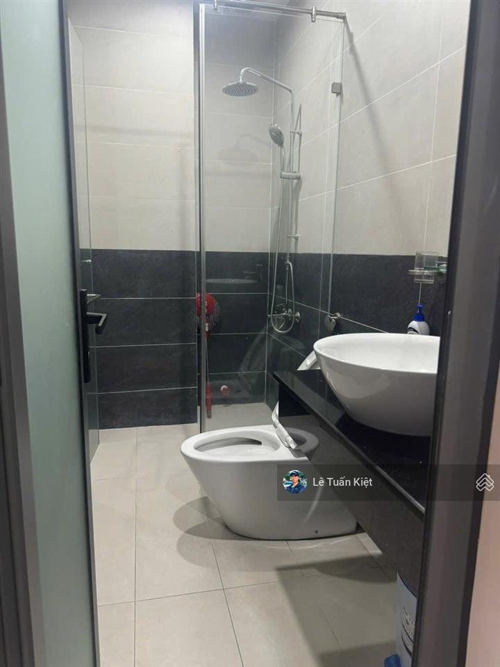 Nhà nguyên căn cho thuê giá tốt 30tr/tháng. dt 5x23. vị trí đẹp thoáng mát tại vạn phúc