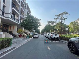 Nguyên căn nhà phố cho thuê giá tốt 70 triệu/ tháng. toạ lạc vị trí đẹp sầm uất tại kdt vạn phúc