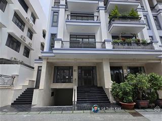 Nguyên căn dt 9x20m. view công viên, cf, vị trí đắc địa giá thuê 64 triệu/ tháng