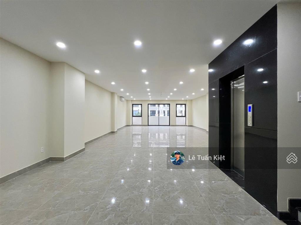 Cho thuê shophoues hoàn thiện dạng văn phòng giá tốt $$ 70tr/ tháng. tại kdt vạn phúc city.