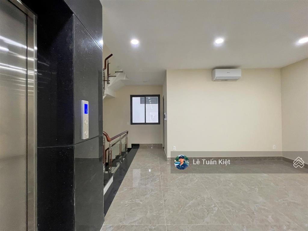 Cho thuê shophoues hoàn thiện dạng văn phòng giá tốt $$ 70tr/ tháng. tại kdt vạn phúc city.