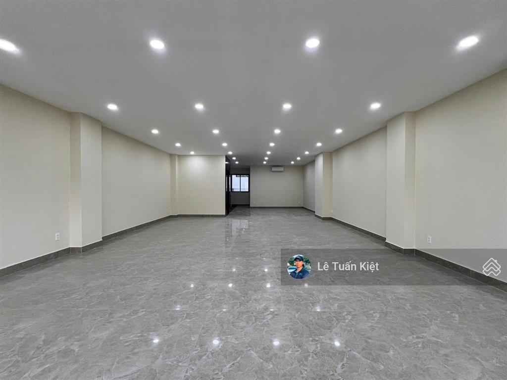 Cho thuê shophoues hoàn thiện dạng văn phòng giá tốt $$ 70tr/ tháng. tại kdt vạn phúc city.