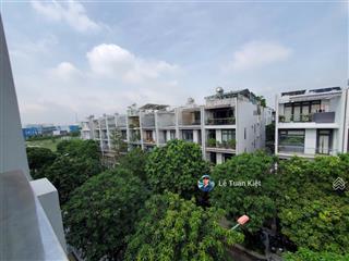 Cần bán nhanh căn nhà hoàn thiện đẹp nhà có lối thông hành. vị trí thoáng mát tại kdt vạn phúc city