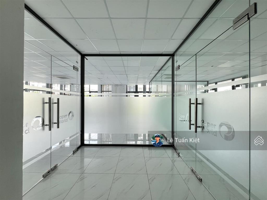 Cho thuê văn phòng 160m2. giá thuê $ 30tr/ tháng( bao thuế). vị trí đẹp góc 2 mặt tại kdt vạn phúc
