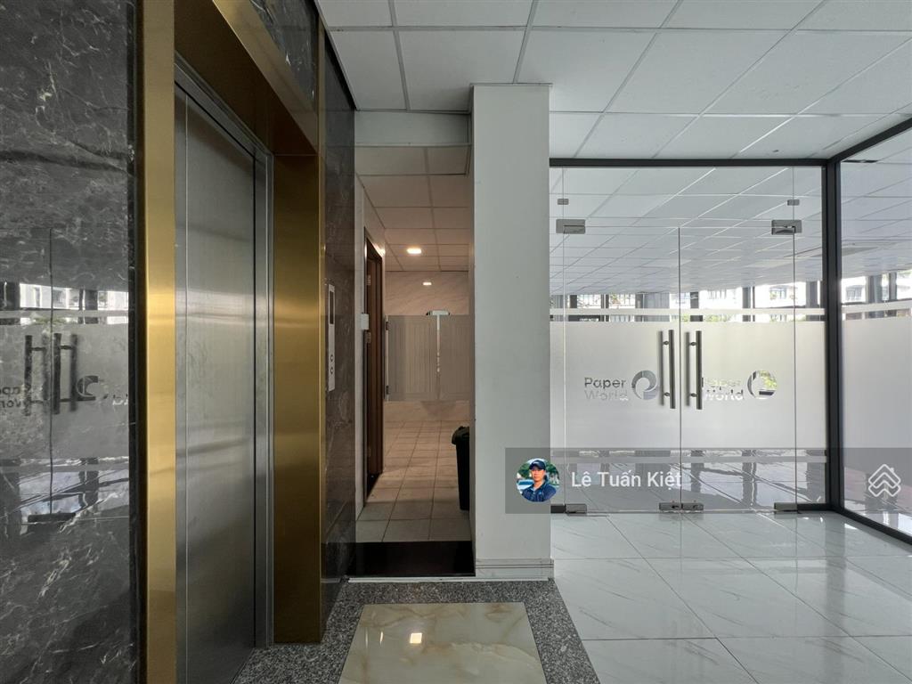 Cho thuê văn phòng 160m2. giá thuê $ 30tr/ tháng( bao thuế). vị trí đẹp góc 2 mặt tại kdt vạn phúc