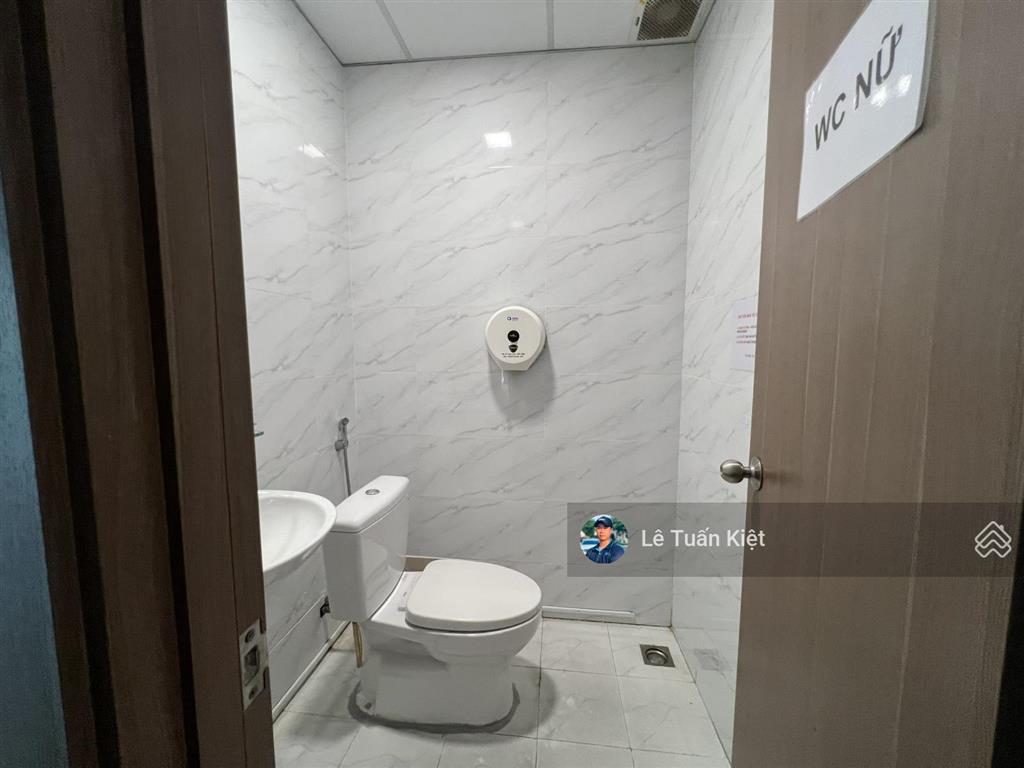 Cho thuê văn phòng 160m2. giá thuê $ 30tr/ tháng( bao thuế). vị trí đẹp góc 2 mặt tại kdt vạn phúc